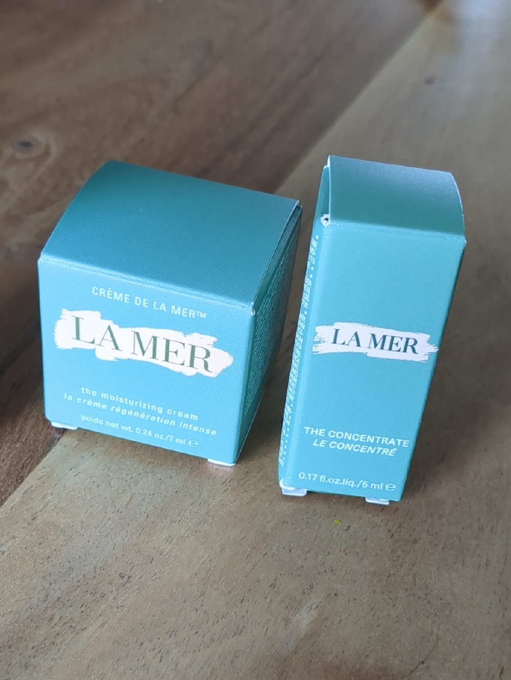 La Mer teal skincare duo